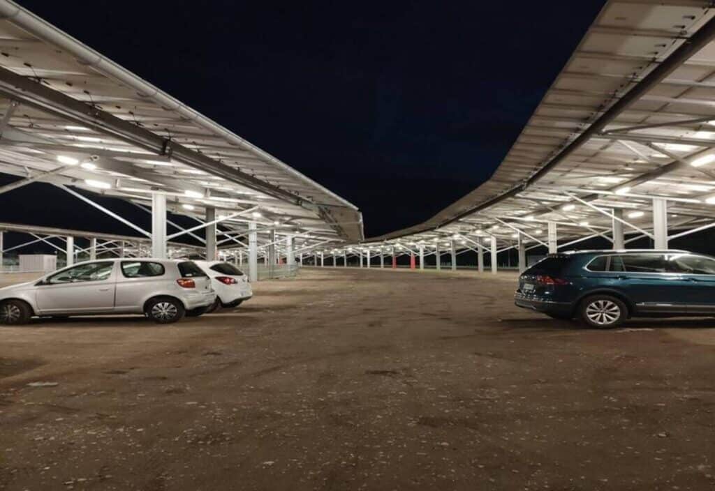 Ombrières photovoltaïques dans le Rhône