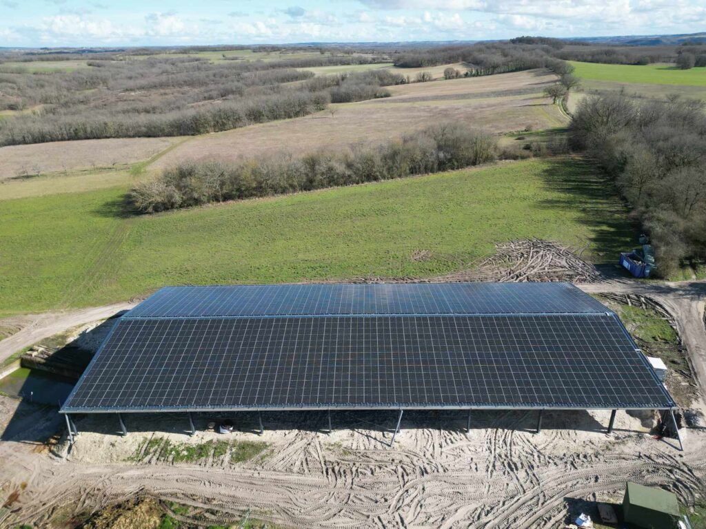 Toiture de hangar agricole équipée d’une centrale photovoltaïque
