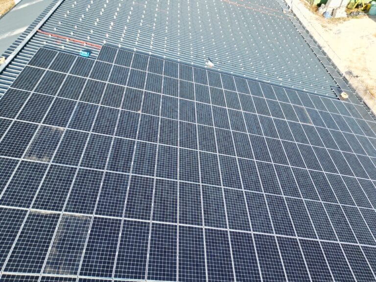 Toiture photovoltaïque de 499,81 kWc, vue aérienne