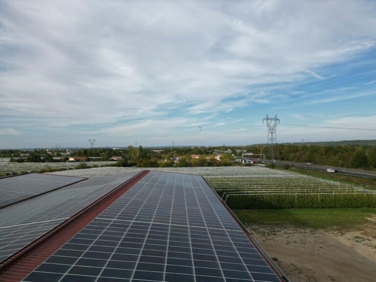 Toiture solaire de 2 940 panneaux de 325 Wc, vue aérienne