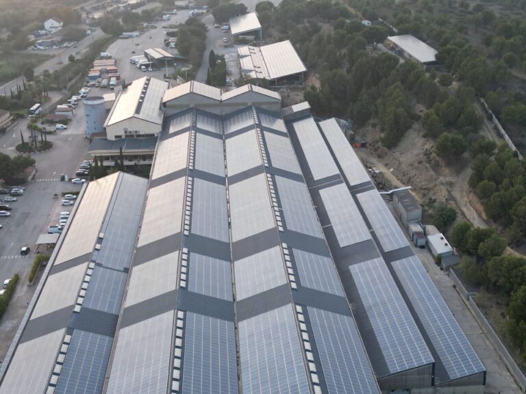 Toiture photovoltaïque professionnelle de 300 kWc en Sarthe