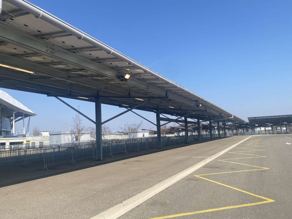 Ombrière photovoltaïque · Groupama Stadium (Lyon)  IMG 5325 1