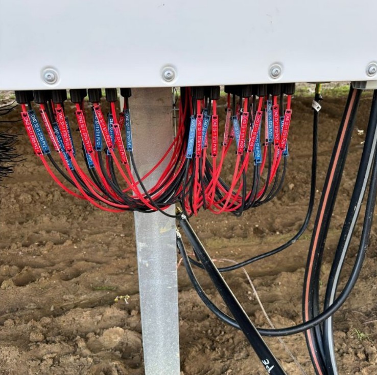 Volière agrivoltaïque · La Selle-en-Hermoy · 36,60 MWc  RACCORDEMENT ETIQUETTES