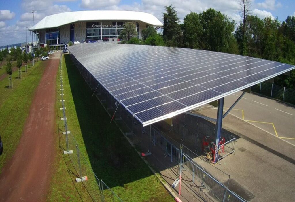 Ombrières photovoltaïques sur un parking