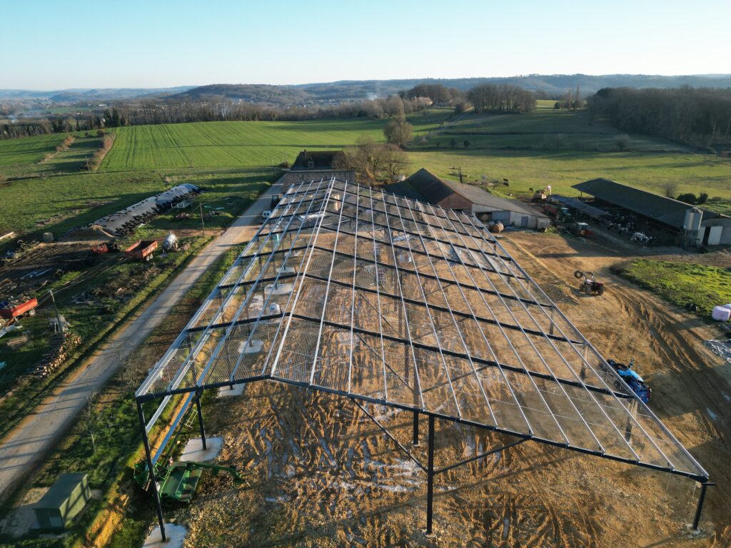 Avant travaux : charpente et couverture avant la pose des panneaux photovoltaïques à Peyrot